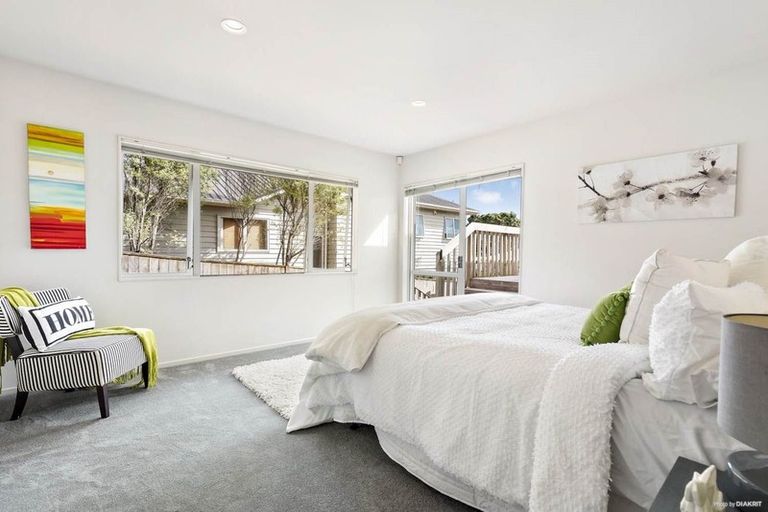 Photo of property in 2/190 Sunnynook Road, Totara Vale, Auckland, 0627