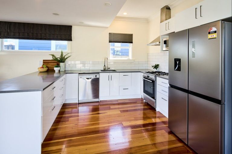 Photo of property in 22 Central Terrace, Alicetown, Lower Hutt, 5010