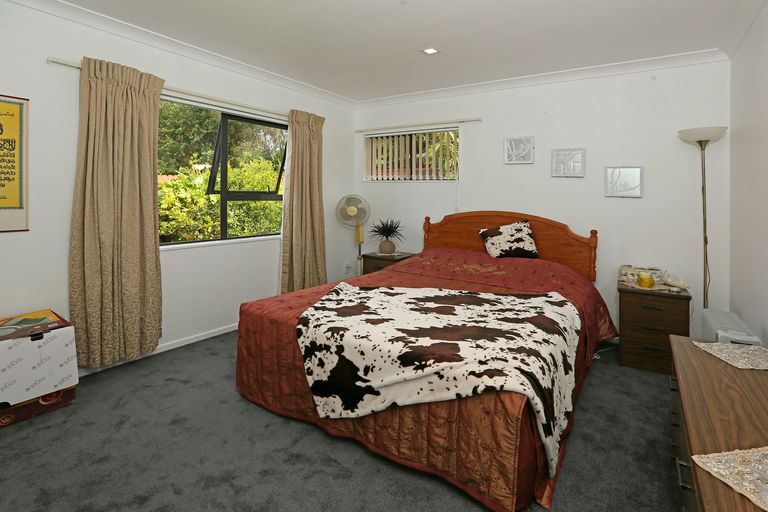 Photo of property in 8 Chardonnay Rise, Henderson, Auckland, 0612