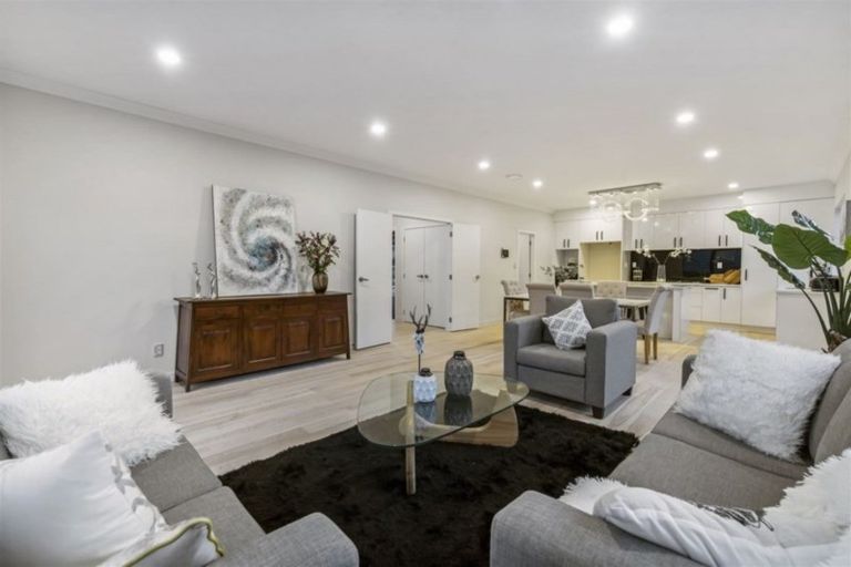 Photo of property in 1 Tirohanga Crescent, Stanmore Bay, Whangaparaoa, 0932