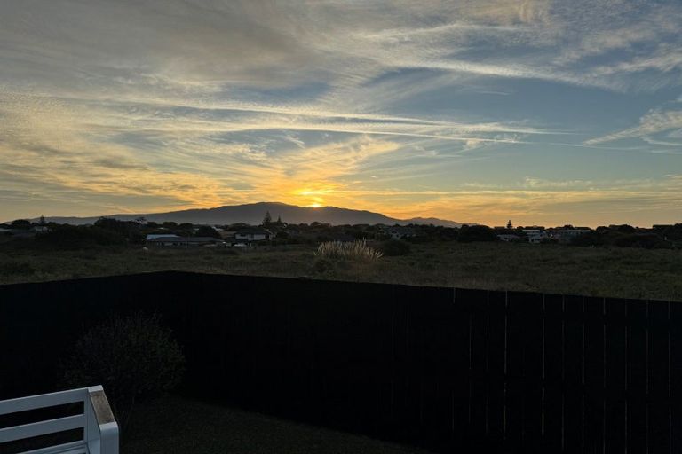 Photo of property in 65 Queens Road, Waikanae Beach, Waikanae, 5036