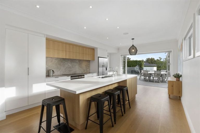 Photo of property in 136 Mellons Bay Road, Mellons Bay, Auckland, 2014