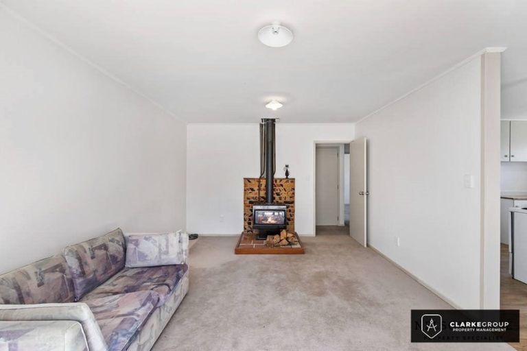 Photo of property in 1/10 Dorendia Place, Clendon Park, Auckland, 2103