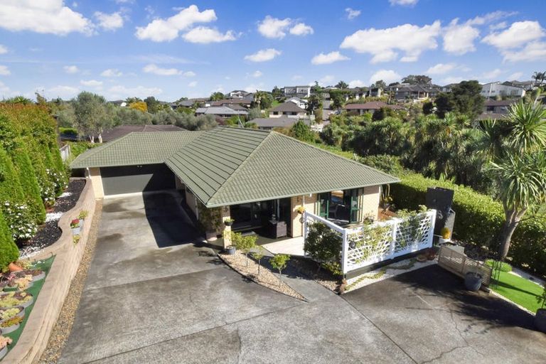 Photo of property in 15 Ina Ville Drive, Pukekohe, 2120