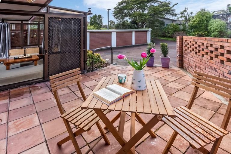 Photo of property in 2/83 Uxbridge Road, Cockle Bay, Auckland, 2014