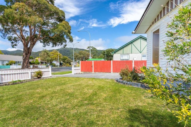 Photo of property in 51 Parkway, Wainuiomata, Lower Hutt, 5014