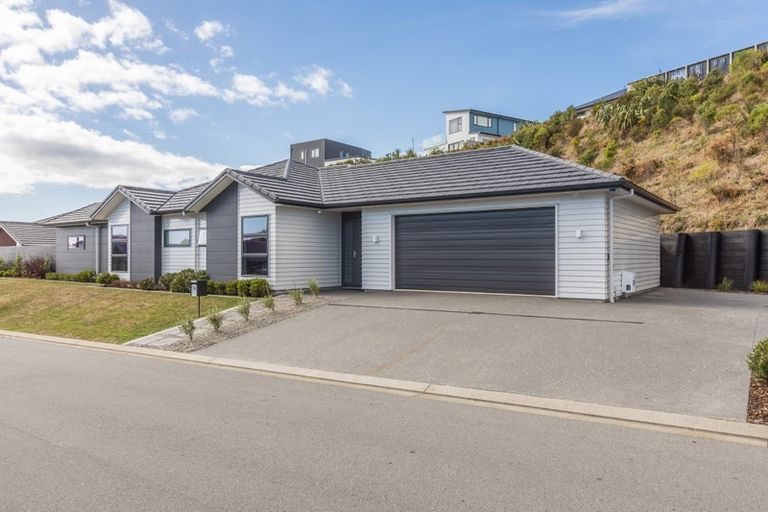 Photo of property in 20 Queen Charlotte Drive, Aotea, Porirua, 5024