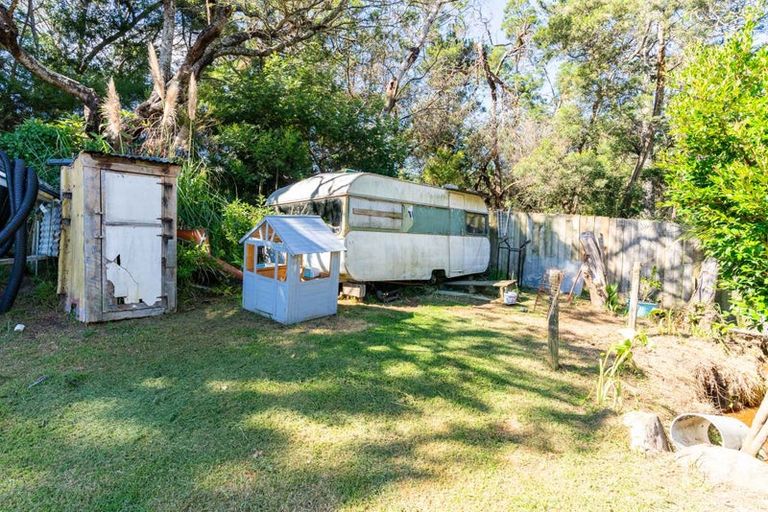 Photo of property in 106 Komiti Road, Tinopai, Matakohe, 0593