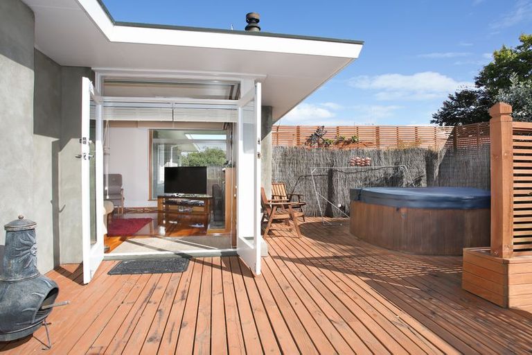 Photo of property in 7 Droylsden Place, Palmerston North, 4410