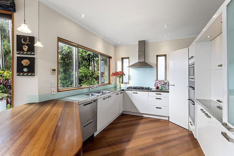 Photo of property in 24 Cliff Road, Torbay, Auckland, 0630