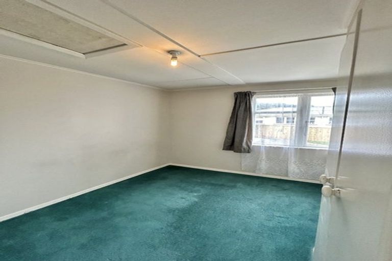 Photo of property in 3 Hanson Grove, Stokes Valley, Lower Hutt, 5019