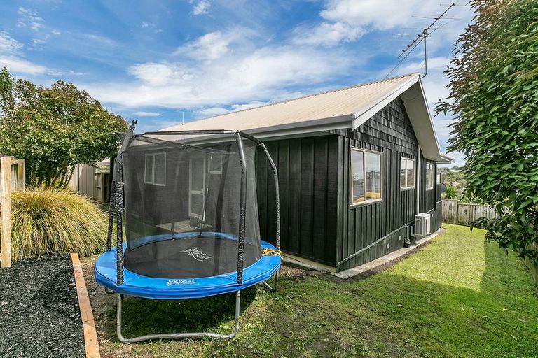 Photo of property in 2/108 Awaruku Road, Torbay, Auckland, 0630