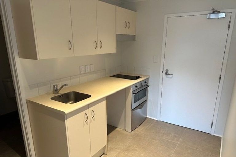 Photo of property in 17e/30 Westward Ho, Glen Eden, Auckland, 0602