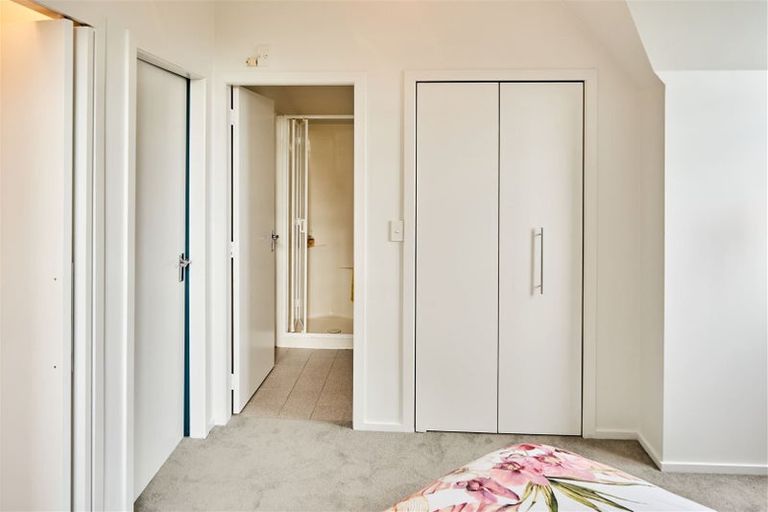 Photo of property in 8d Tawa Street, Eastbourne, Lower Hutt, 5013