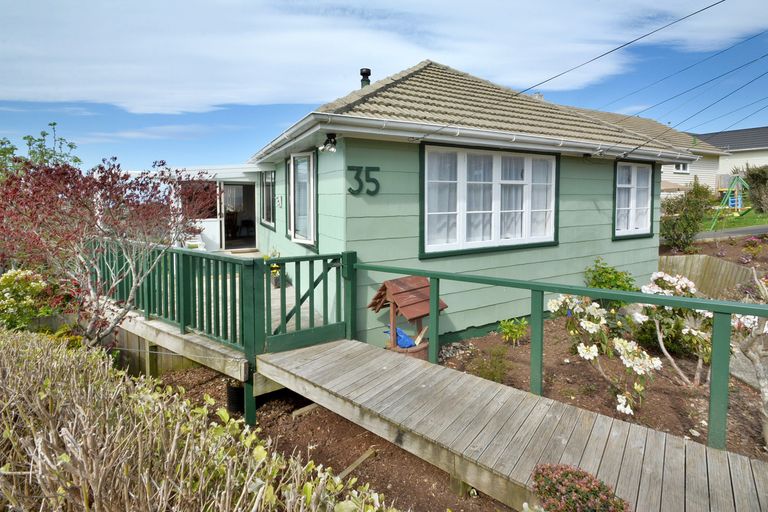 Photo of property in 35 Mooltan Street, Halfway Bush, Dunedin, 9010