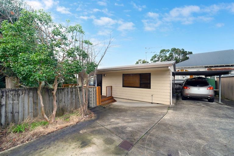 Photo of property in 2/191 Don Buck Road, Massey, Auckland, 0614