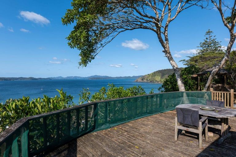 Photo of property in 4 Queens View Road, Russell, 0202