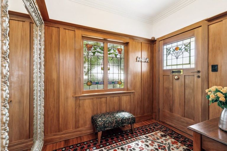 Photo of property in 60 Glen Road, Kelburn, Wellington, 6012