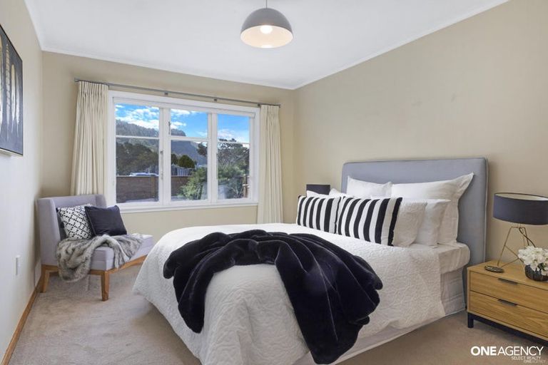 Photo of property in 9 Woodstock Terrace, Tawa, Wellington, 5028