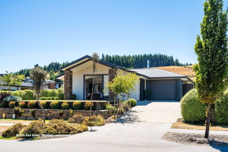 Photo of property in 16 Makomako Road, Wanaka, 9305