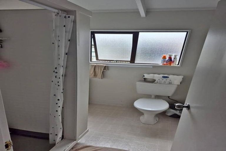 Photo of property in 2/120 Sunnyside Road, Sunnyvale, Auckland, 0612