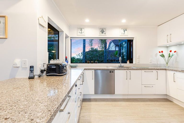 Photo of property in 1/22 Cherub Place, West Harbour, Auckland, 0618