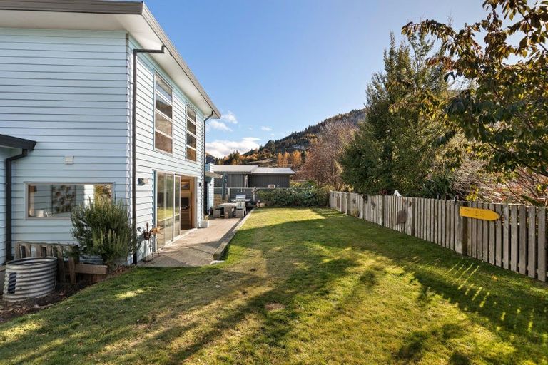 Photo of property in 2 Morning Star Terrace, Arthurs Point, Queenstown, 9371