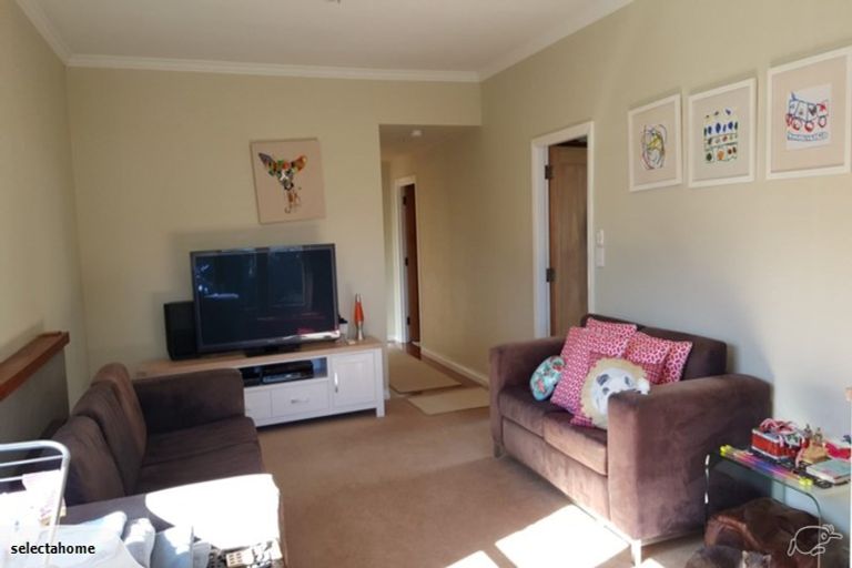 Photo of property in 39 Tuatoru Street, Eastbourne, Lower Hutt, 5013