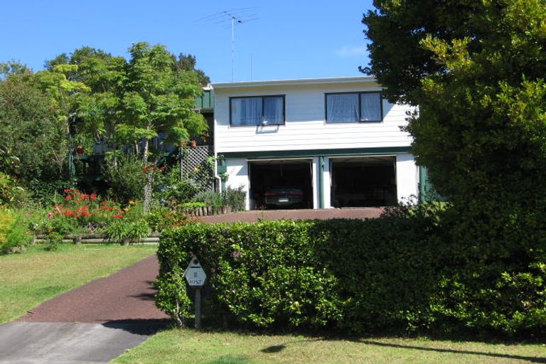 Photo of property in 9 Neilon Place, Northcross, Auckland, 0632