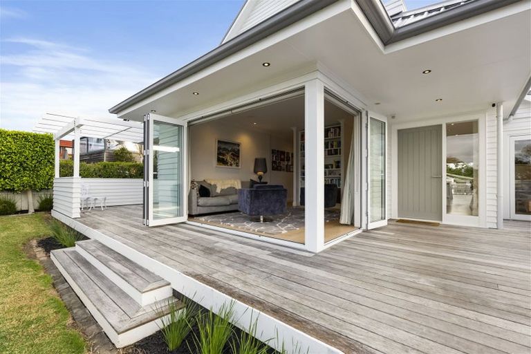 Photo of property in 136 Mellons Bay Road, Mellons Bay, Auckland, 2014