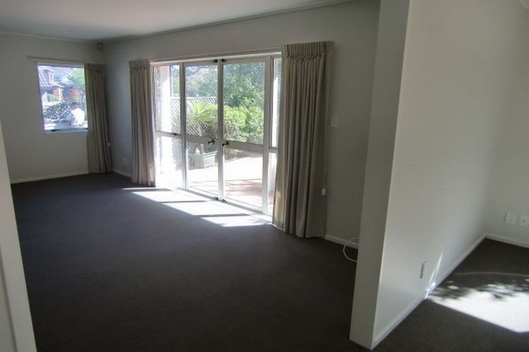 Photo of property in 2/15 Mandica Place, Sunnynook, Auckland, 0632