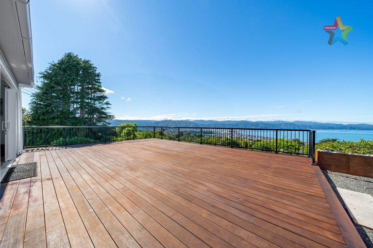 Photo of property in 54 Akatea Road, Korokoro, Lower Hutt, 5012