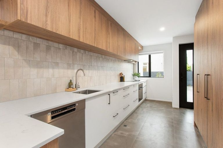 Photo of property in 2/133 Blighs Road, Strowan, Christchurch, 8052