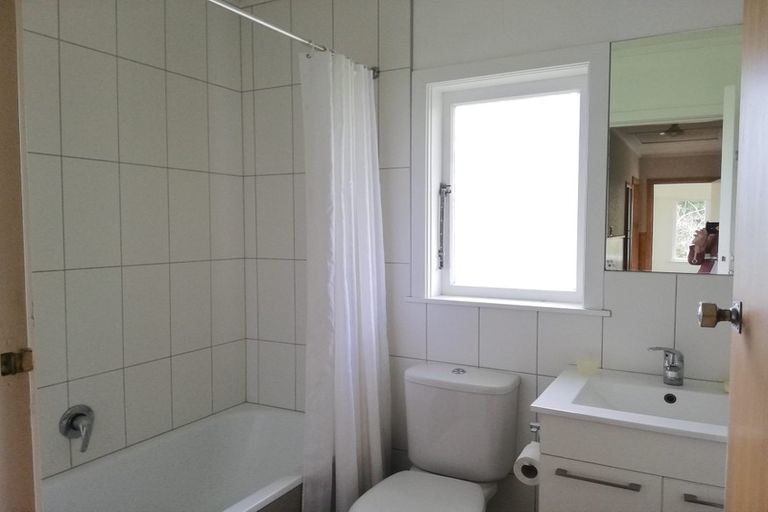 Photo of property in 22 Lowtherhurst Road, Massey, Auckland, 0614