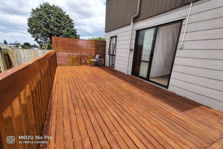 Photo of property in 20b Roberts Road, Te Atatu South, Auckland, 0610