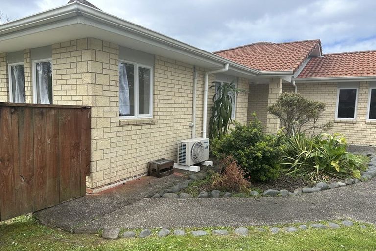 Photo of property in 12 Malin Place, Pinehill, Auckland, 0632