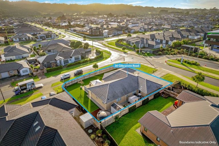 Photo of property in 38 Gilbransen Road, Kumeu, 0810