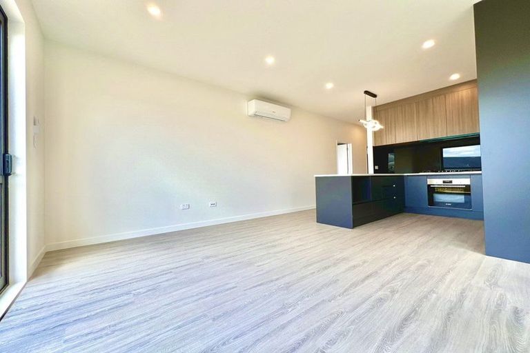 Photo of property in 24 Neretva Avenue, Massey, Auckland, 0614