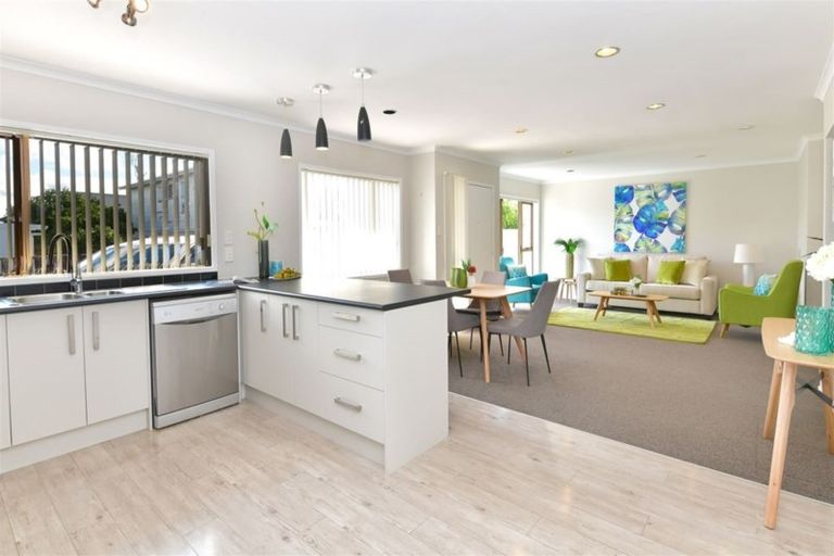 Photo of property in 2/24 Tamariki Avenue, Kelston, Auckland, 0602