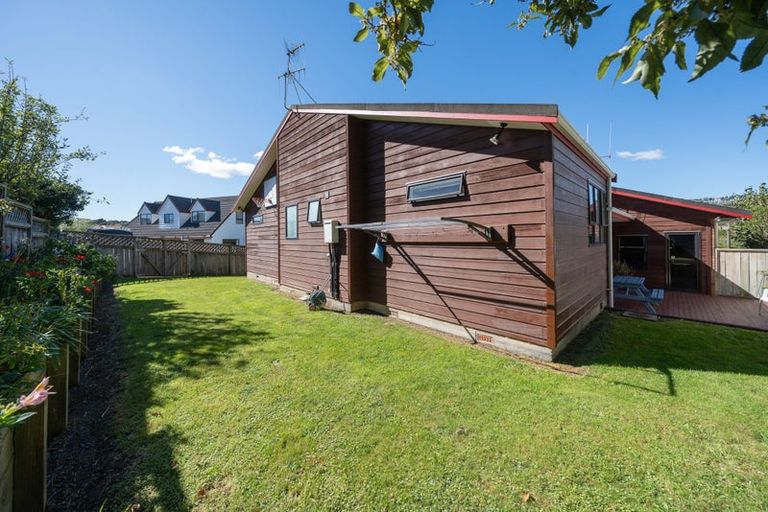 Photo of property in 36 Albatross Close, Whitby, Porirua, 5024