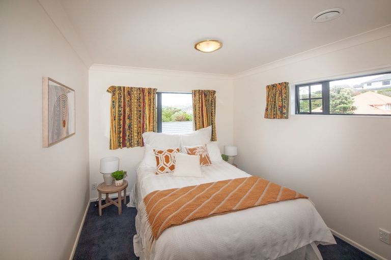 Photo of property in 28 Amesbury Drive, Churton Park, Wellington, 6037