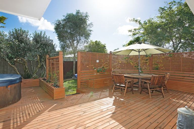 Photo of property in 7 Droylsden Place, Palmerston North, 4410