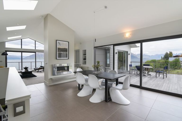 Photo of property in 62 Cedar Drive, Kelvin Heights, Queenstown, 9300