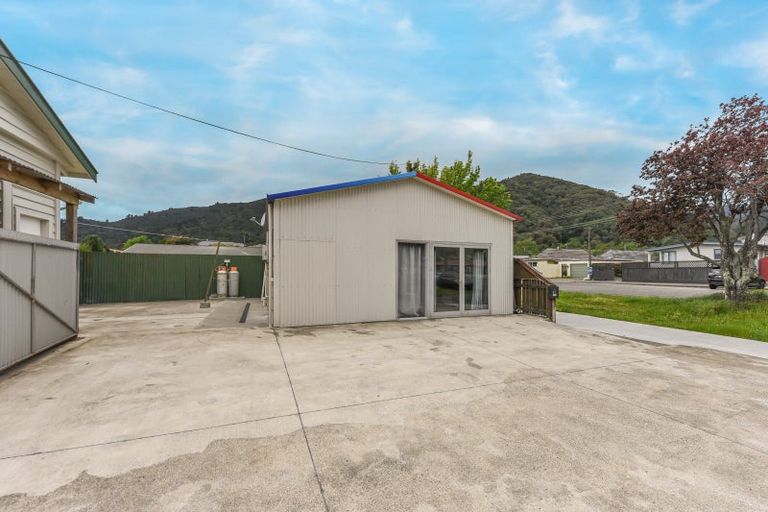 Photo of property in 61 Broadway, Picton, 7220