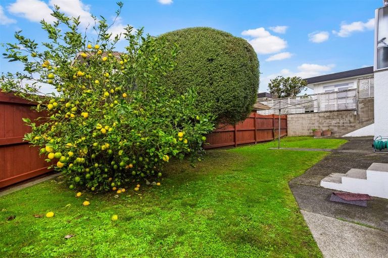 Photo of property in 1/53 Uxbridge Road, Mellons Bay, Auckland, 2014