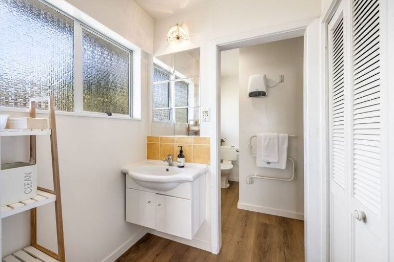 Photo of property in 230 Avonhead Road, Avonhead, Christchurch, 8042