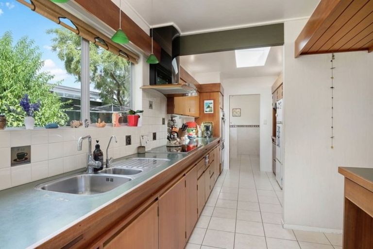 Photo of property in 5 Meanda Gardens, Sunnyhills, Auckland, 2010