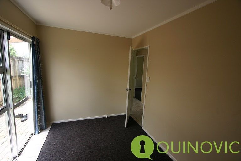 Photo of property in 2/23 Luckens Road, West Harbour, Auckland, 0618