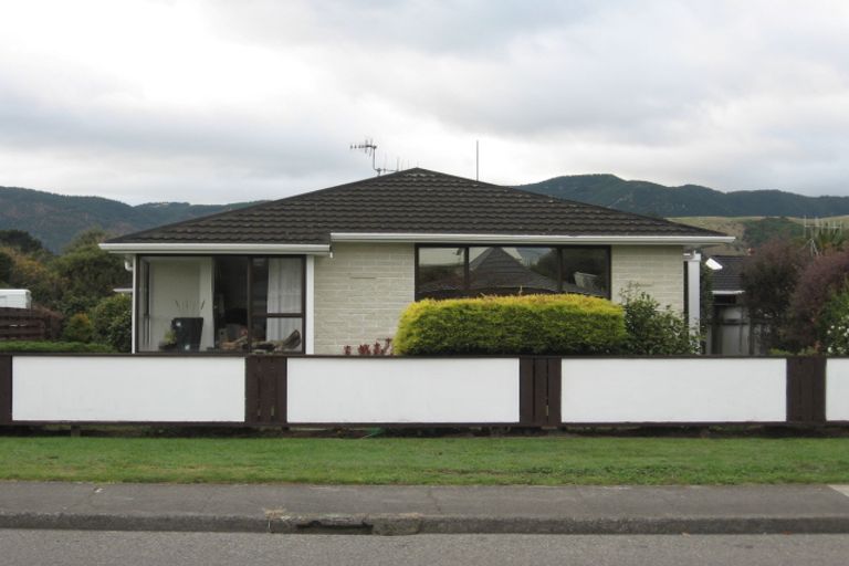 Photo of property in 2/104 Hillcrest Road, Raumati Beach, Paraparaumu, 5032