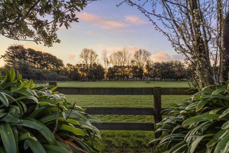 Photo of property in 154 Main Road, Levin, 5510